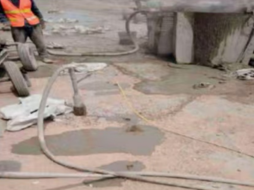 冷水江水泥混凝土路面板底注浆技术 路面脱空注浆整治方案