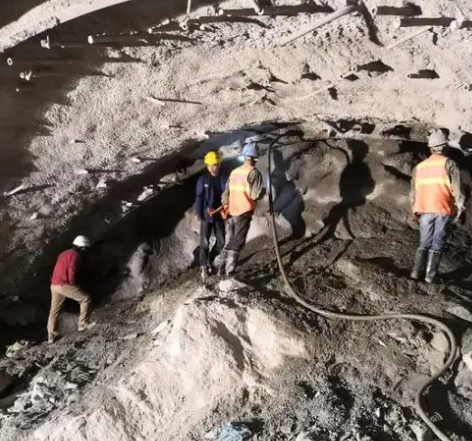 冷水江拱顶带模注浆料的施工流程及注意事项